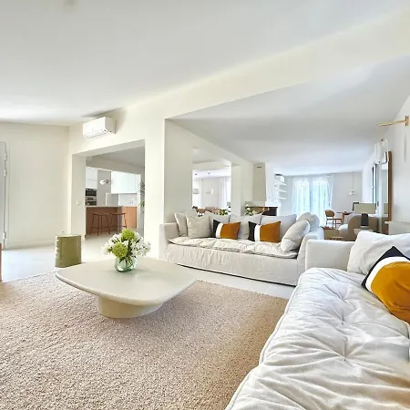 Luxurious Villa With Swimming Pool