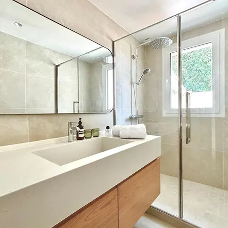 Luxurious With Swimming Pool بيت للعطل