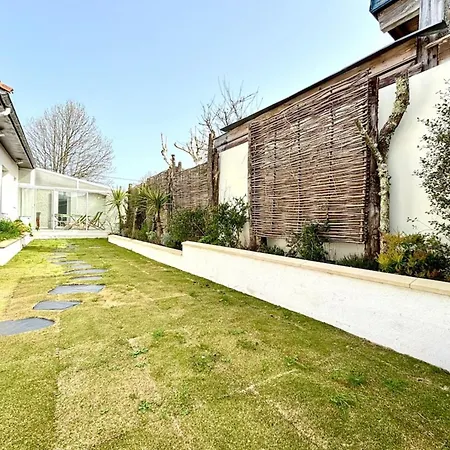 Luxurious With Swimming Pool *
