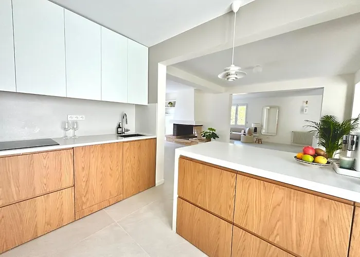 Luxurious Villa With Swimming Pool *