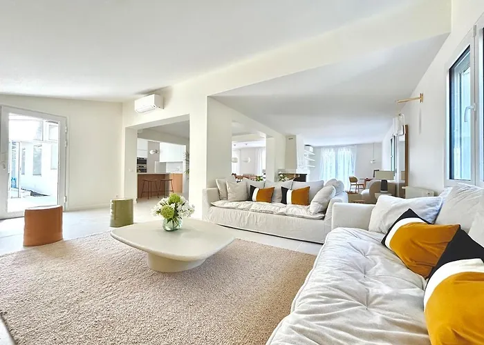 Luxurious Villa With Swimming Pool