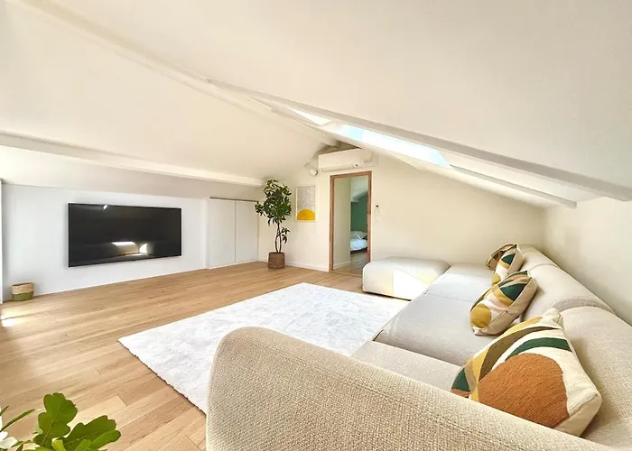 Luxurious Villa With Swimming Pool *