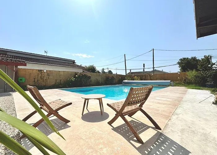 Luxurious Villa With Swimming Pool *