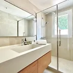 Luxurious With Swimming Pool 別荘