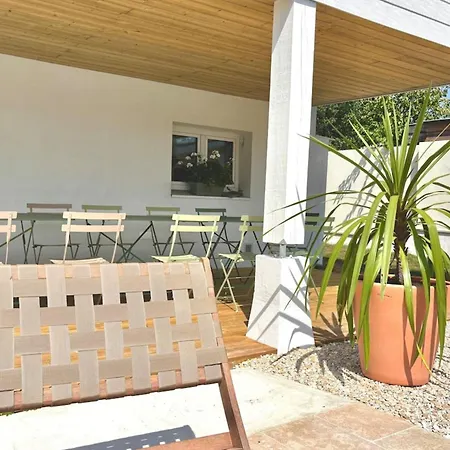 Vakantiehuis Luxurious With Swimming Pool