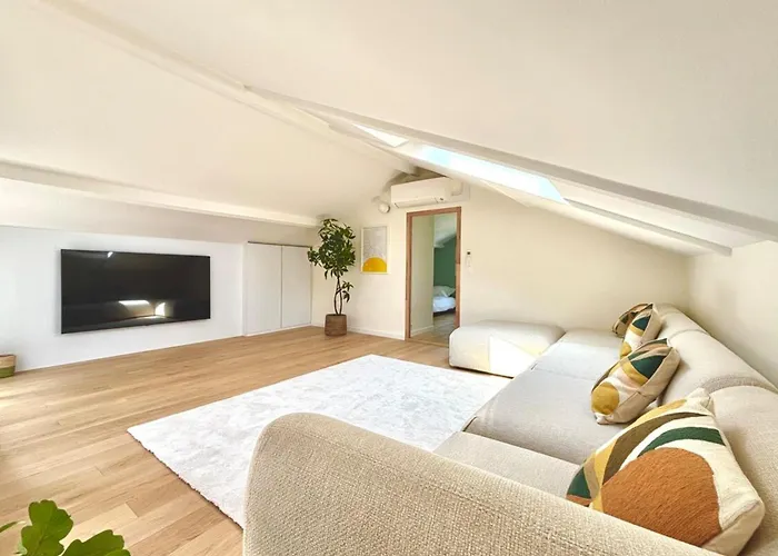 Luxurious With Swimming Pool Vakantiehuis
