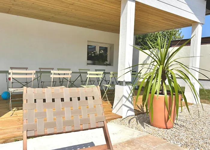 Vakantiehuis Luxurious With Swimming Pool