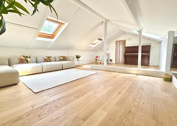 Luxurious With Swimming Pool