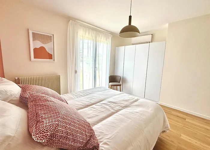 Luxurious With Swimming Pool Vakantiehuis *