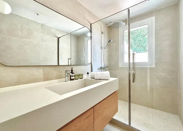 Luxurious With Swimming Pool Vakantiehuis