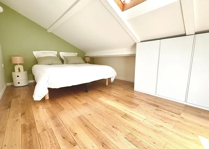 Vakantiehuis Luxurious With Swimming Pool