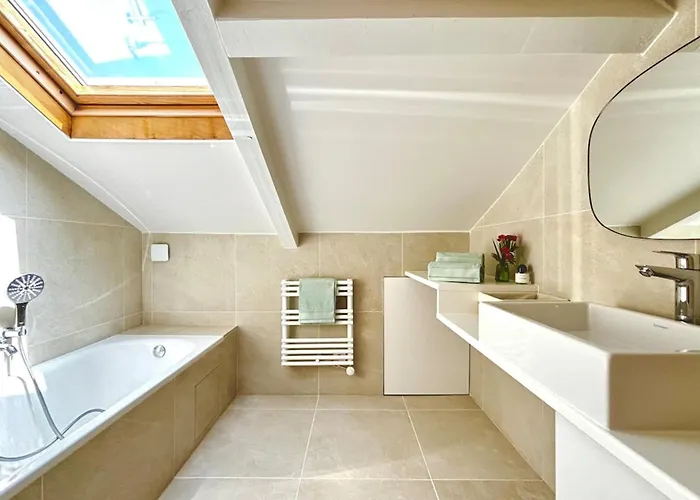 Vakantiehuis Luxurious With Swimming Pool